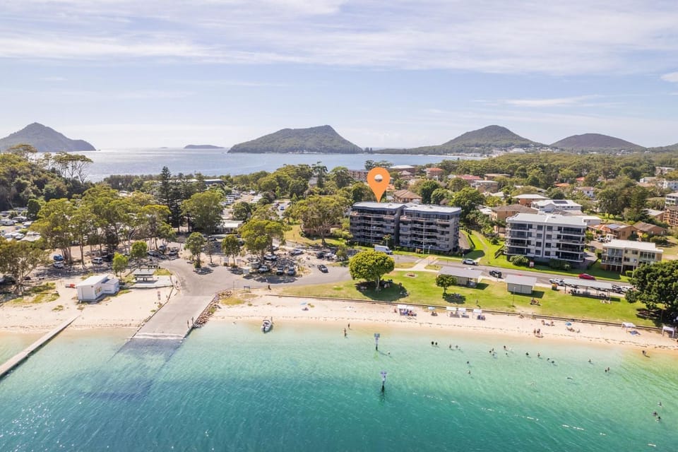 Florentine, 7 11 Columbia Close - wifi, air conditioned unit with fantastic views of Little Beach Apartment in Nelson Bay