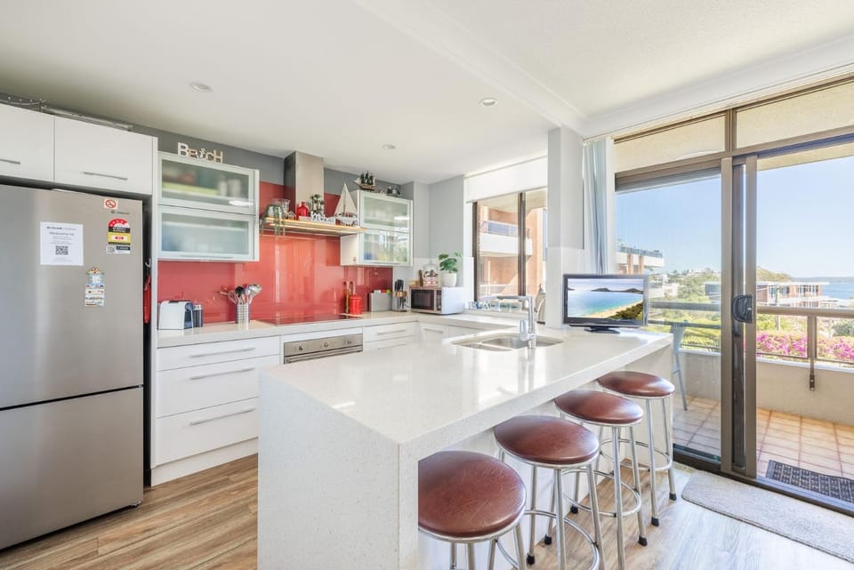 The Commodore, 23,9-11 Donald Street - Delightful unit with gorgeous water views, air con and wi-fi Apartment in Nelson Bay
