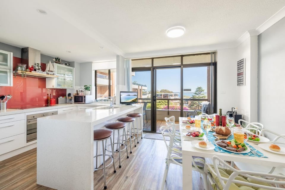 The Commodore, 23,9-11 Donald Street - Delightful unit with gorgeous water views, air con and wi-fi Apartment in Nelson Bay