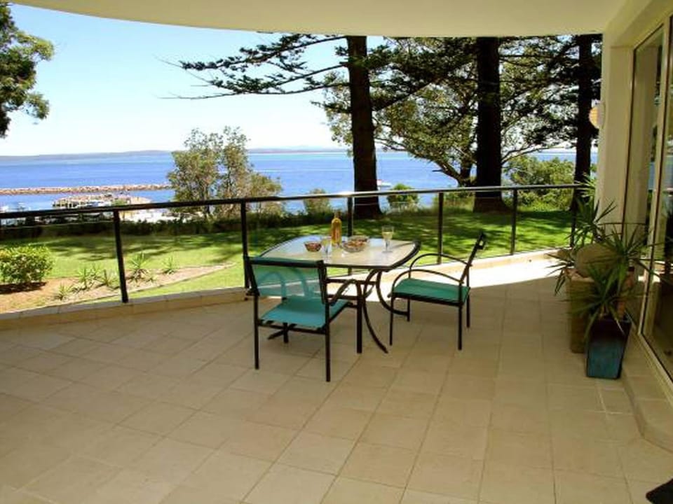 Magnus Pines, 2,52-56 Magnus Street - Apartment with stunning views, linen and bed making, Wi-Fi and Air con Apartment in Nelson Bay