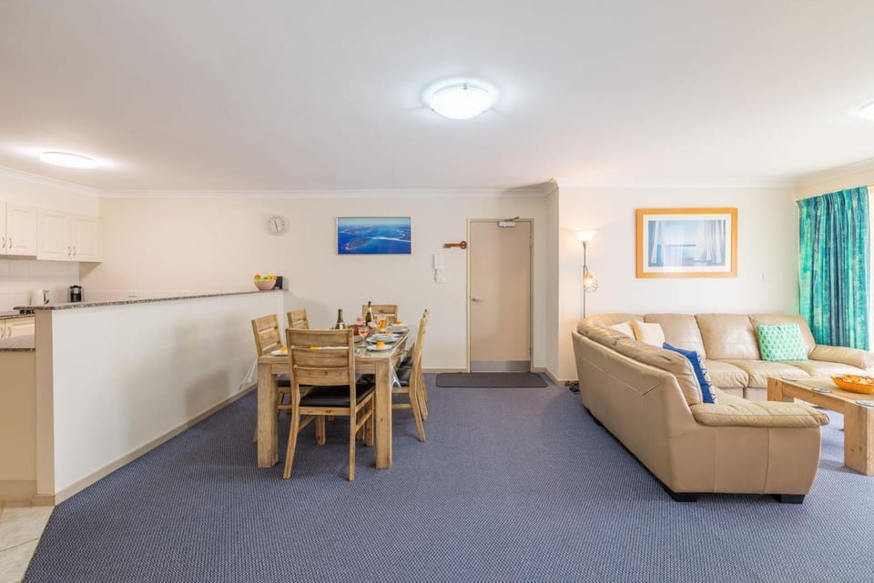 Seashells, 2,21-23 Magnus Street -Unit with Air con, complex lift and pool, close to town Apartment in Nelson Bay