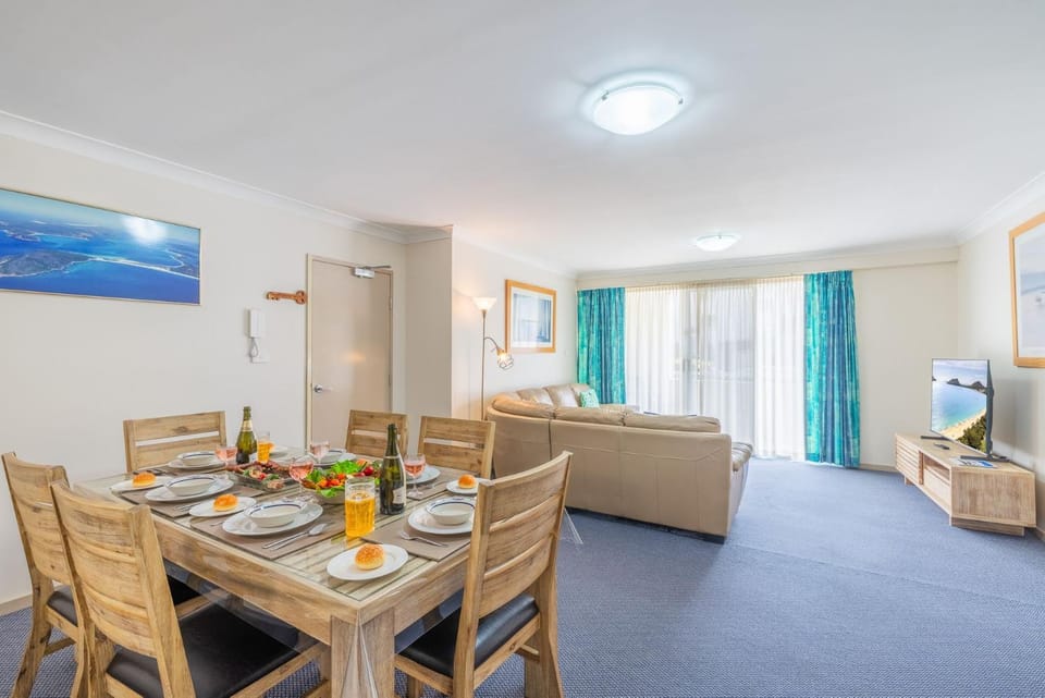 Seashells, 2,21-23 Magnus Street -Unit with Air con, complex lift and pool, close to town Apartment in Nelson Bay