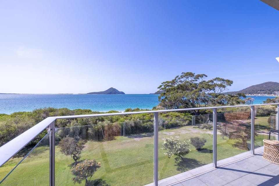 Luskin Lodge 11 stunning water views Apartment in Shoal Bay