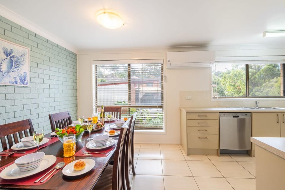 1-8 Christmas Bush Avenue - 230m to Dutchies beach House in Nelson Bay