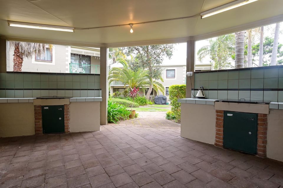 Carindale, 2 19-23 Dowling Street - First floor unit with air con, complex pool and tennis court Apartment in Nelson Bay