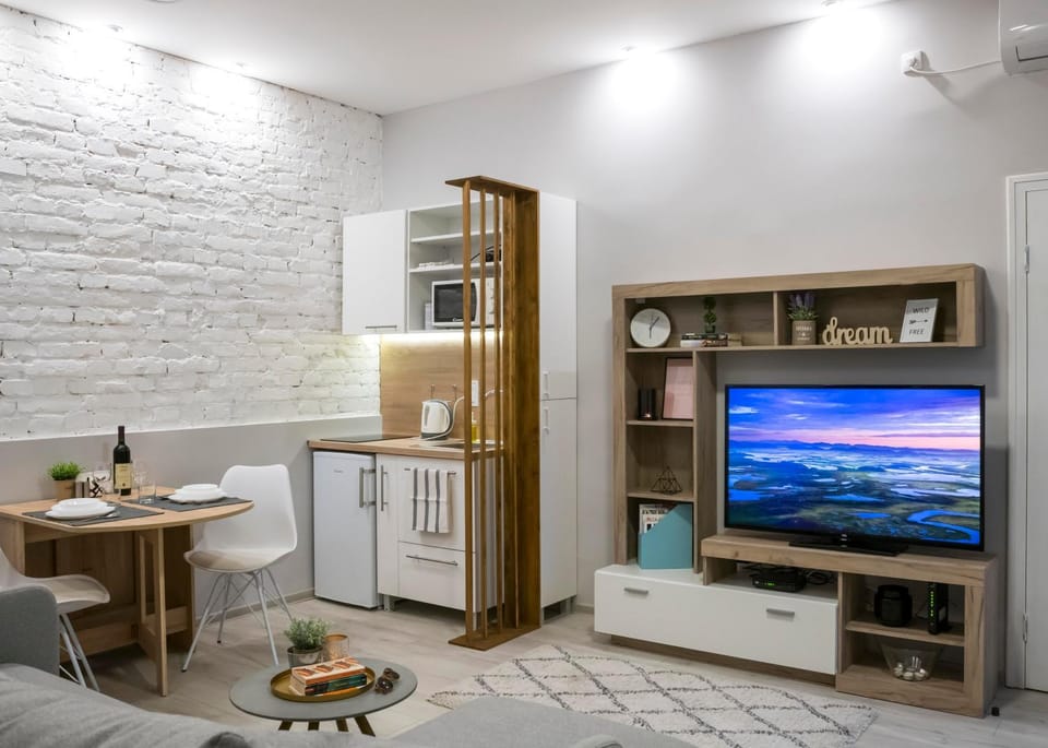 Kitchen or kitchenette, Living room