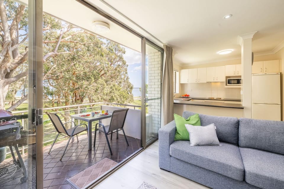 Mistral Court 14 across the road from the beach Apartment in Nelson Bay
