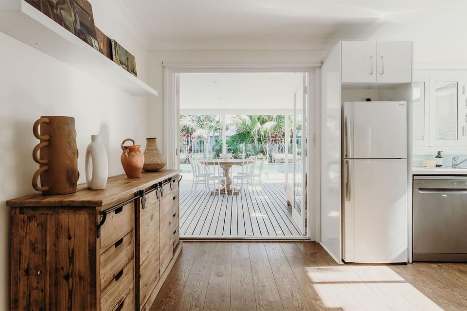 The Beach House, 25 Tomaree Road - fantastic house with pool, linen House in Shoal Bay