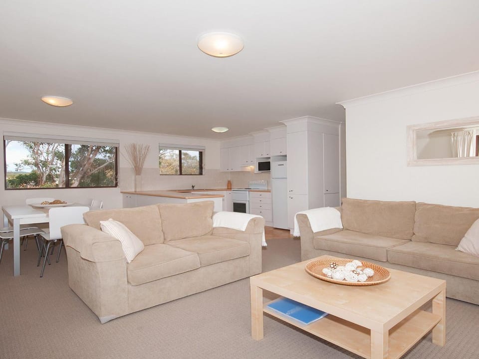 Promenade 11, 8 Intrepid Close - air conditioned unit with beautiful water views Apartment in Shoal Bay