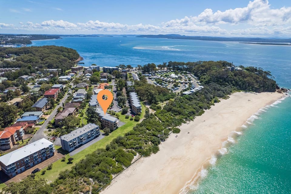 Promenade 11, 8 Intrepid Close - air conditioned unit with beautiful water views Apartment in Shoal Bay