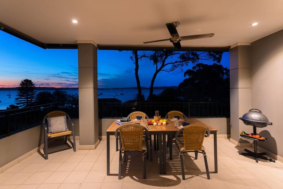 Cossies at Corlette Stunning views & Beach access House in Corlette