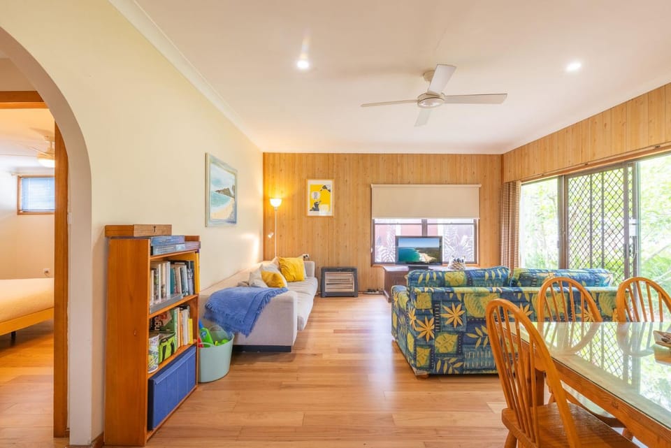 The Beach Shack 28 Shoal Bay Road fantastic original beach house that allows pets House in Shoal Bay
