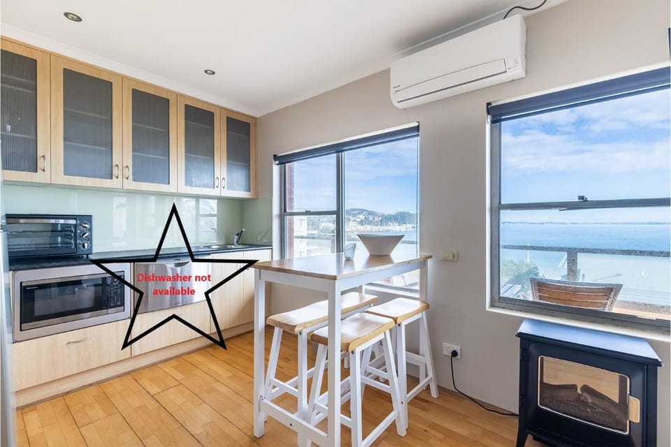 Blue Vista,9,13 Victoria Parade - Studio with stunning water views and air conditioning Apartment in Nelson Bay