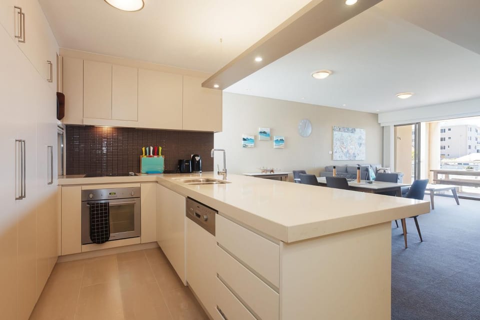 Cote D'Azure, 13 61 Donald Street - Lovely unit air con, Wi-Fi, secure parking, complex lift and pool Apartment in Nelson Bay
