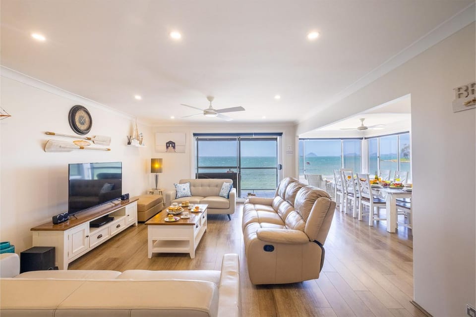 Sunrise Waters 2-63 Soldiers Point Road, stunning waterfront property House in New South Wales