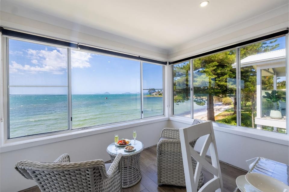 Sunrise Waters 2-63 Soldiers Point Road, stunning waterfront property House in New South Wales