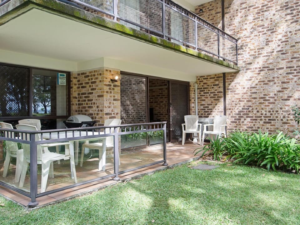 Bay Parklands 23 - Ground floor unit with air con, complex pool, spa, tennis court Apartment in Nelson Bay