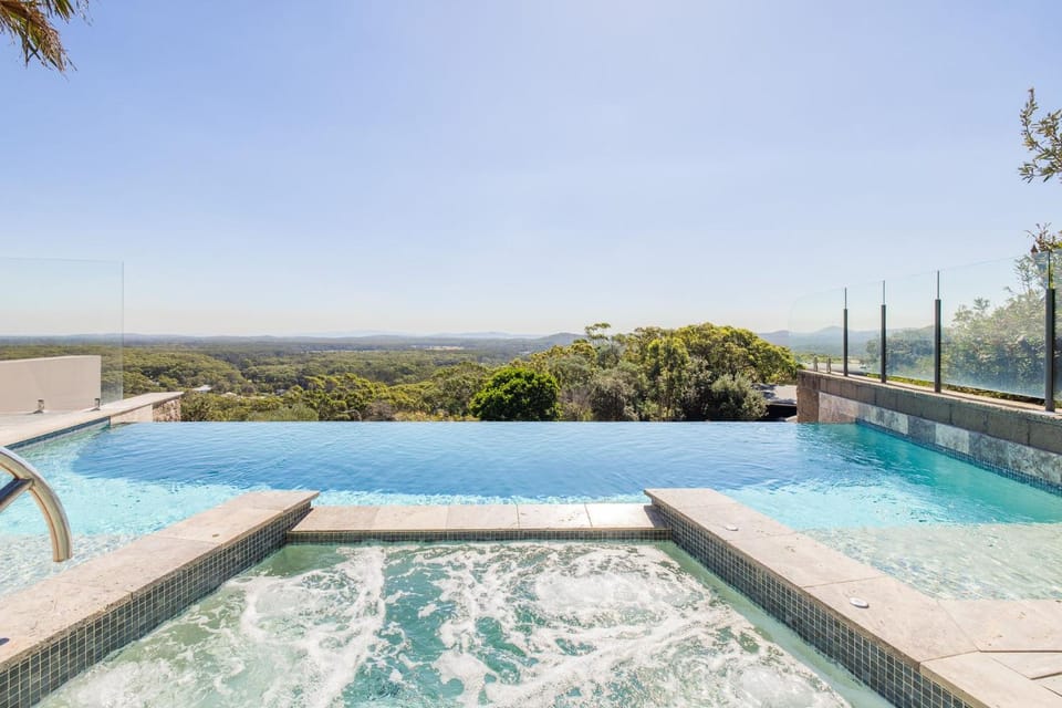 Beach House 7, Air Conditioned, Wi-Fi, Foxtel, Linen, Communal Pool and Spa House in Boat Harbour