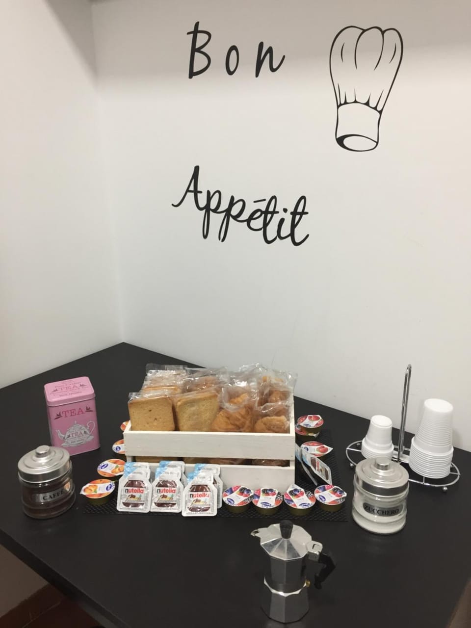 Coffee/tea facilities, Breakfast