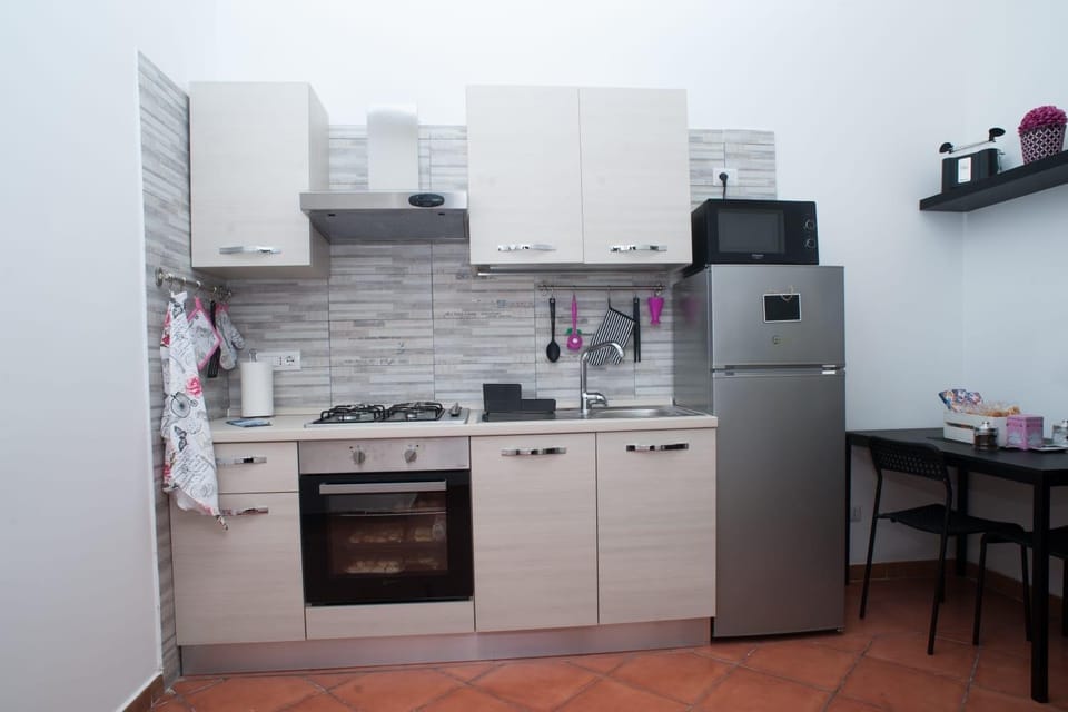 Kitchen or kitchenette, oven, stove