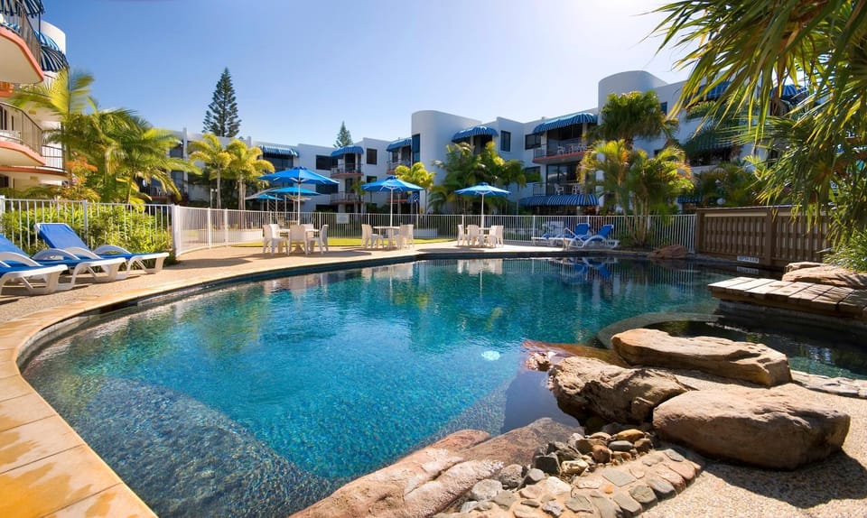 Day, Swimming pool