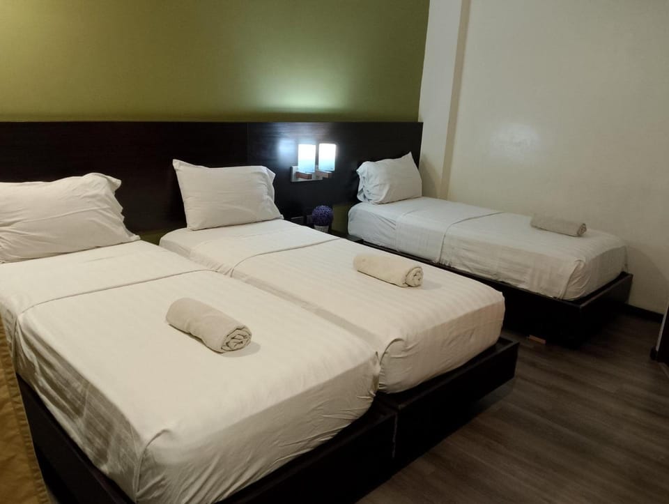 Lorenzzo Suites Hotel Makati Hotel in Pasay