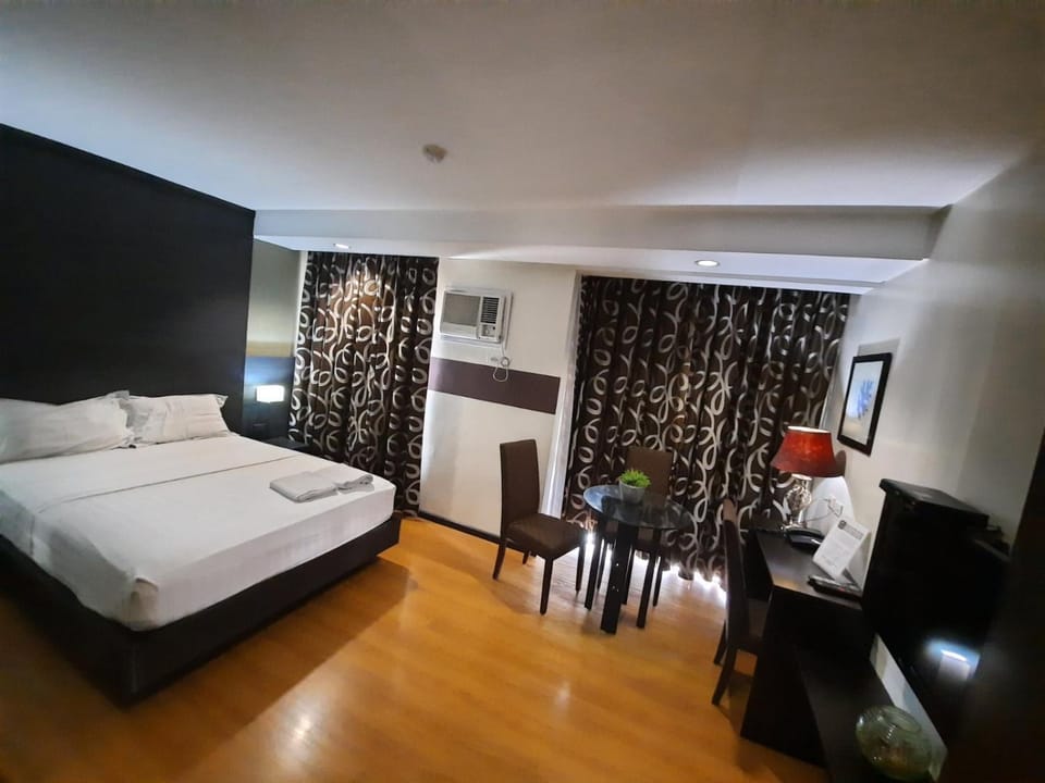 Lorenzzo Suites Hotel Makati Hotel in Pasay