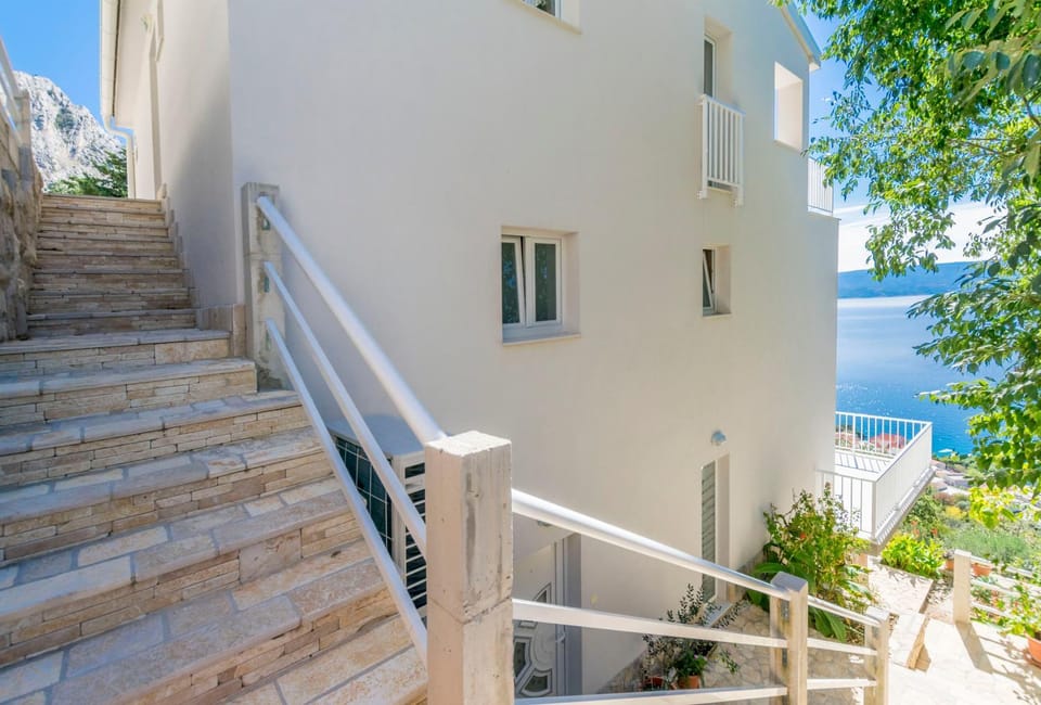 Patio, Facade/entrance
