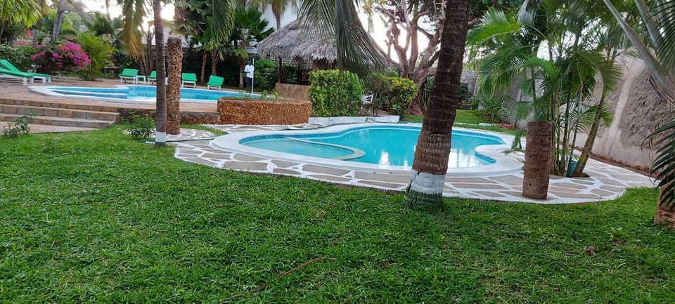 Swimming pool, Swimming pool