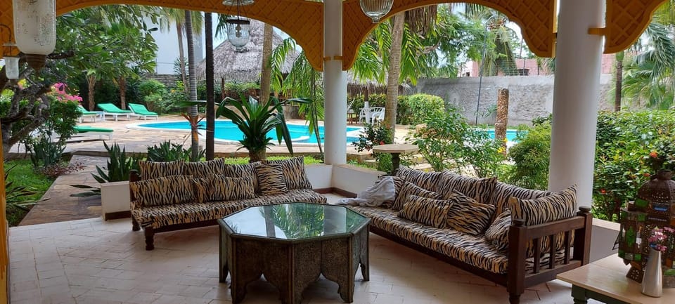 Seating area, Pool view