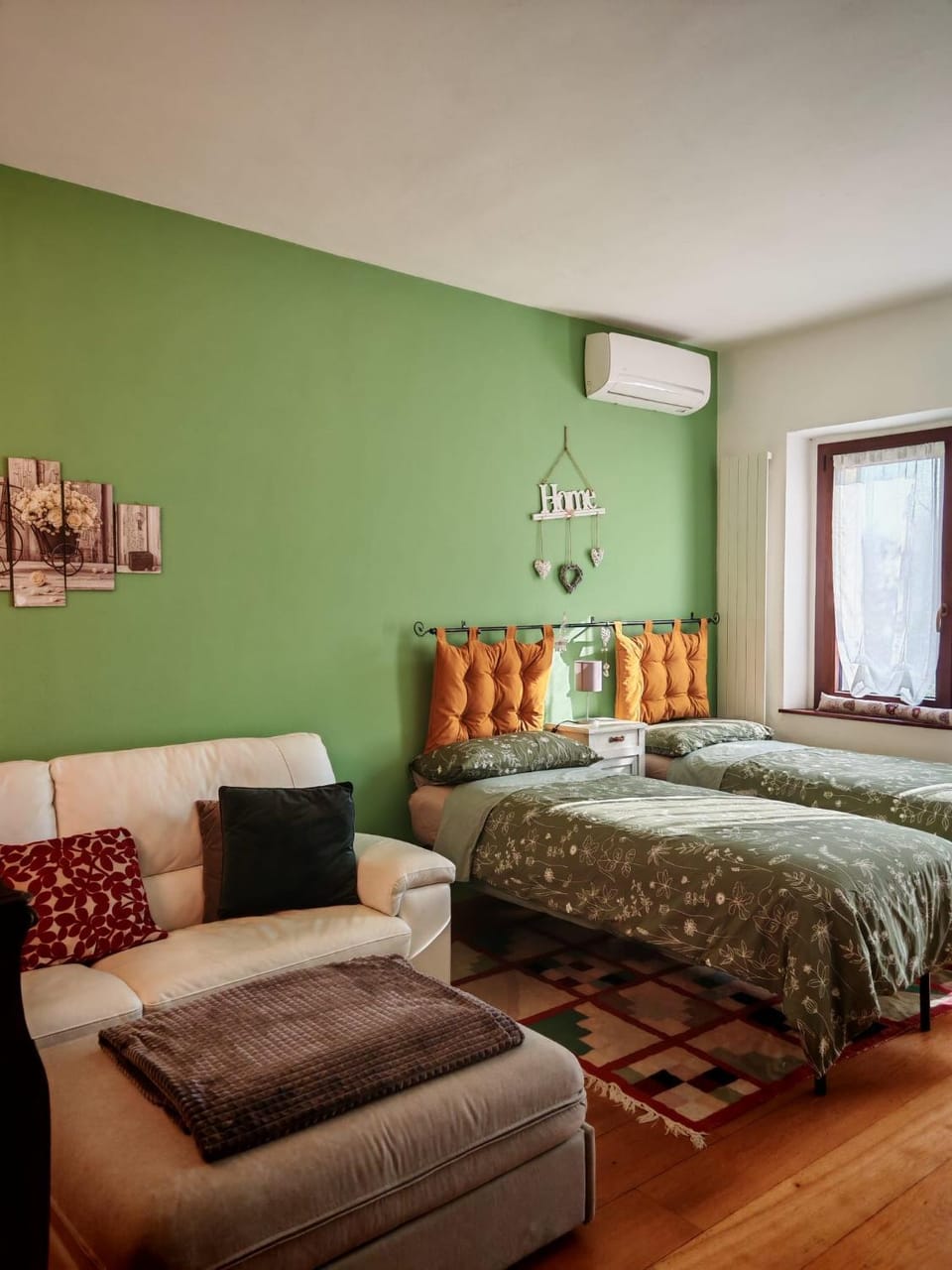 Photo of the whole room