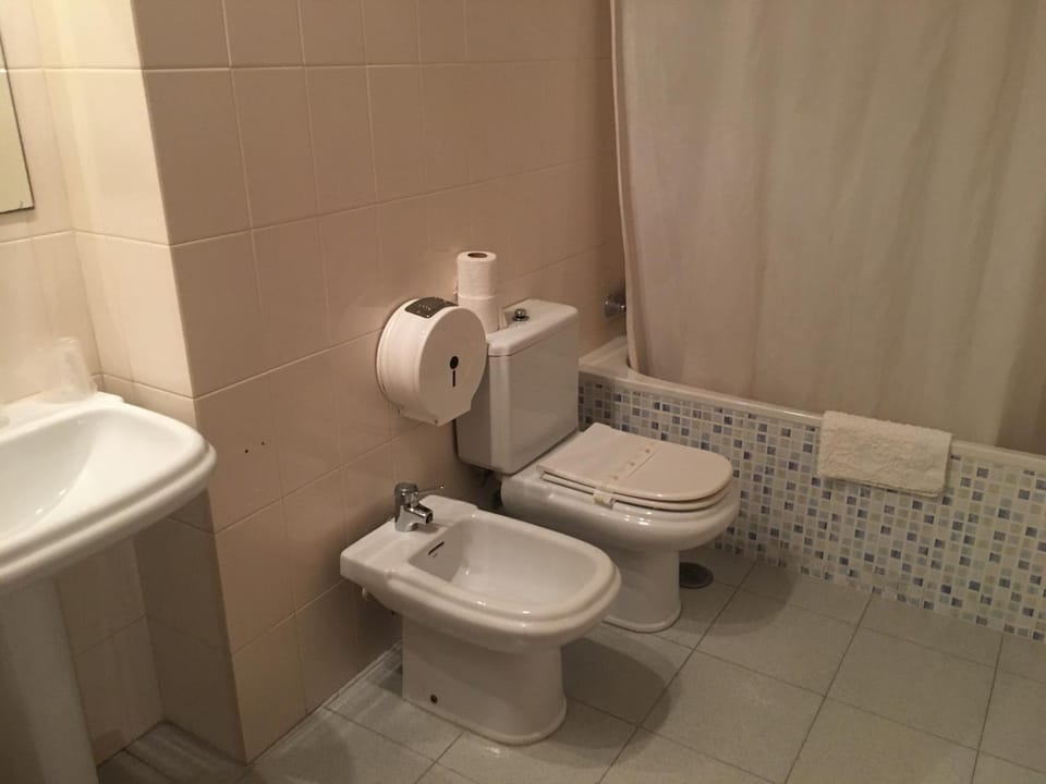 Bathroom, Photo of the whole room, Decorative detail