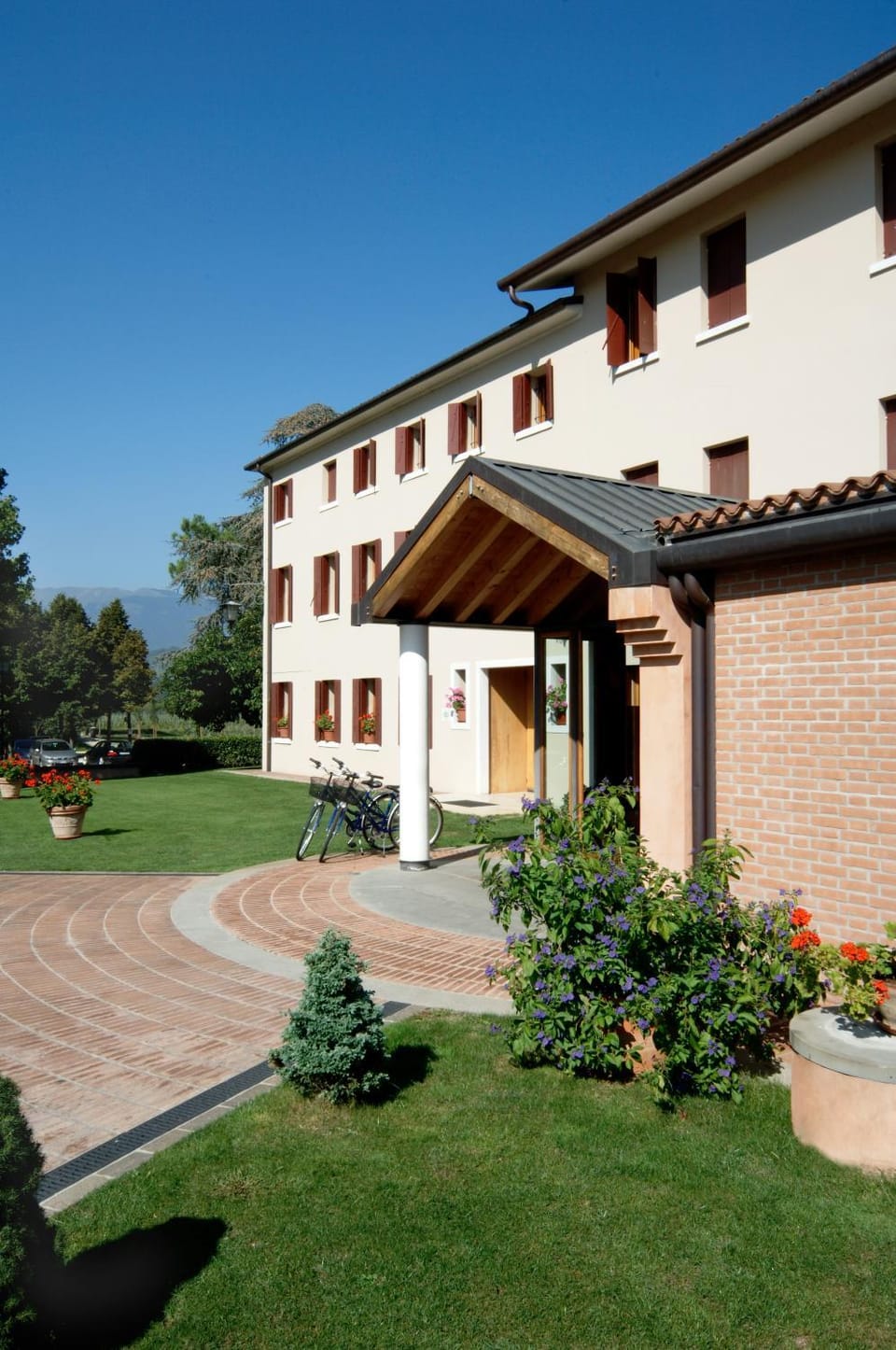 Property building, Facade/entrance