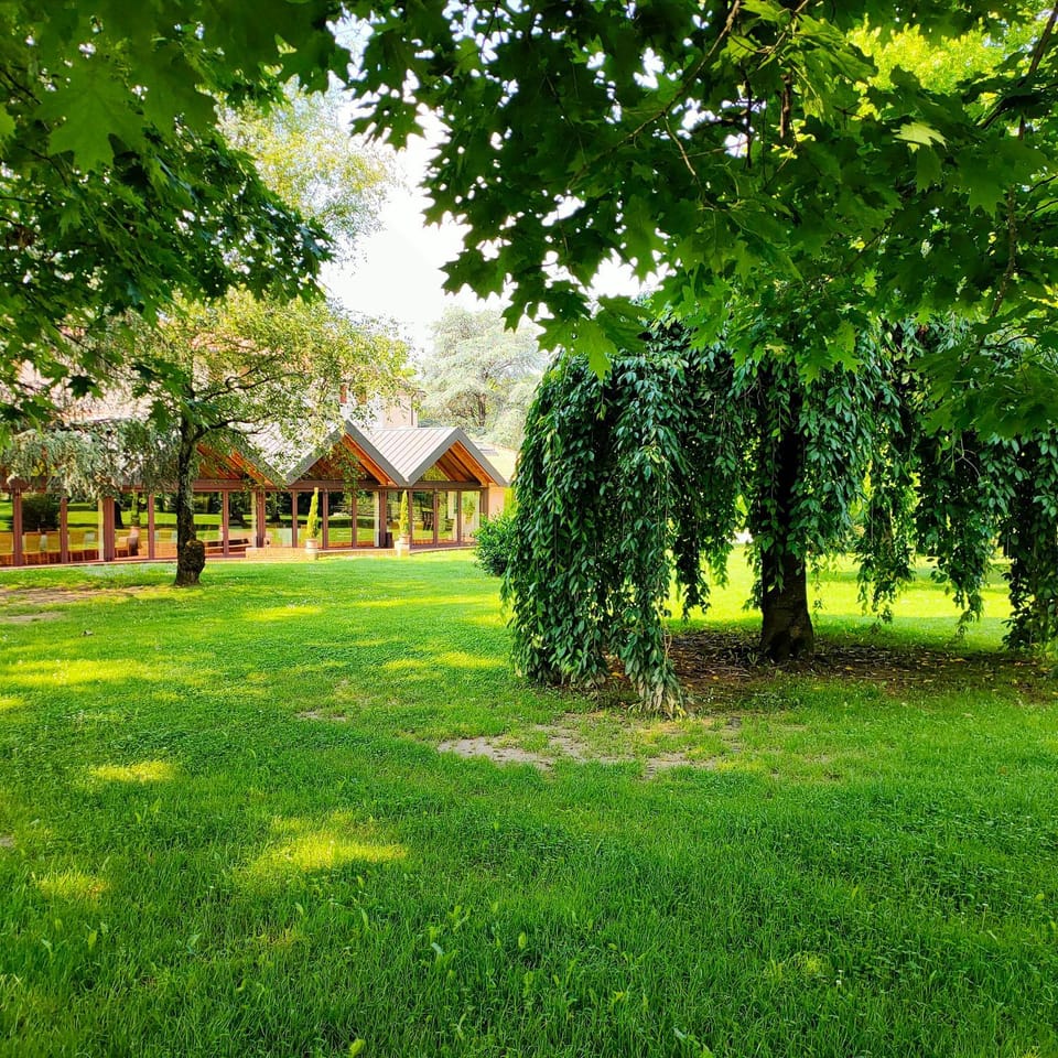Property building, Restaurant/places to eat, Garden