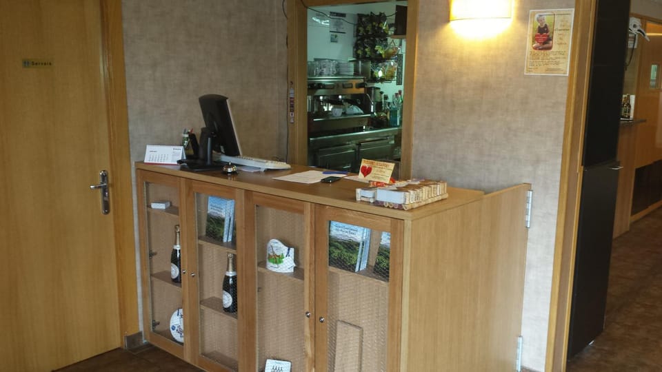 Restaurant/places to eat, Lobby or reception
