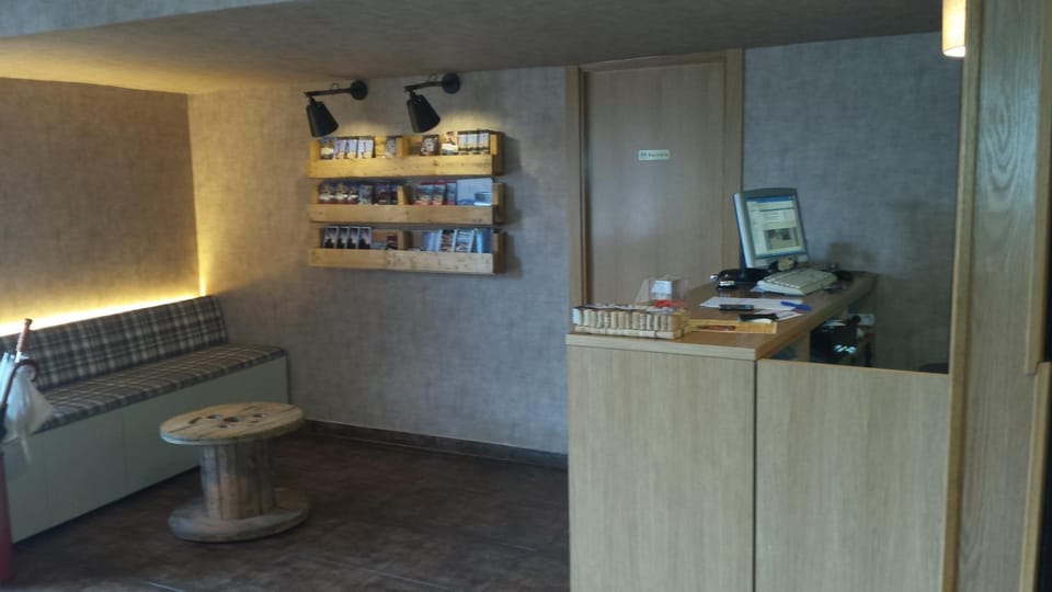 Restaurant/places to eat, Lobby or reception