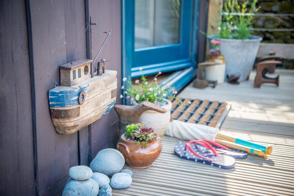 Balcony/Terrace, Decorative detail, Pets
