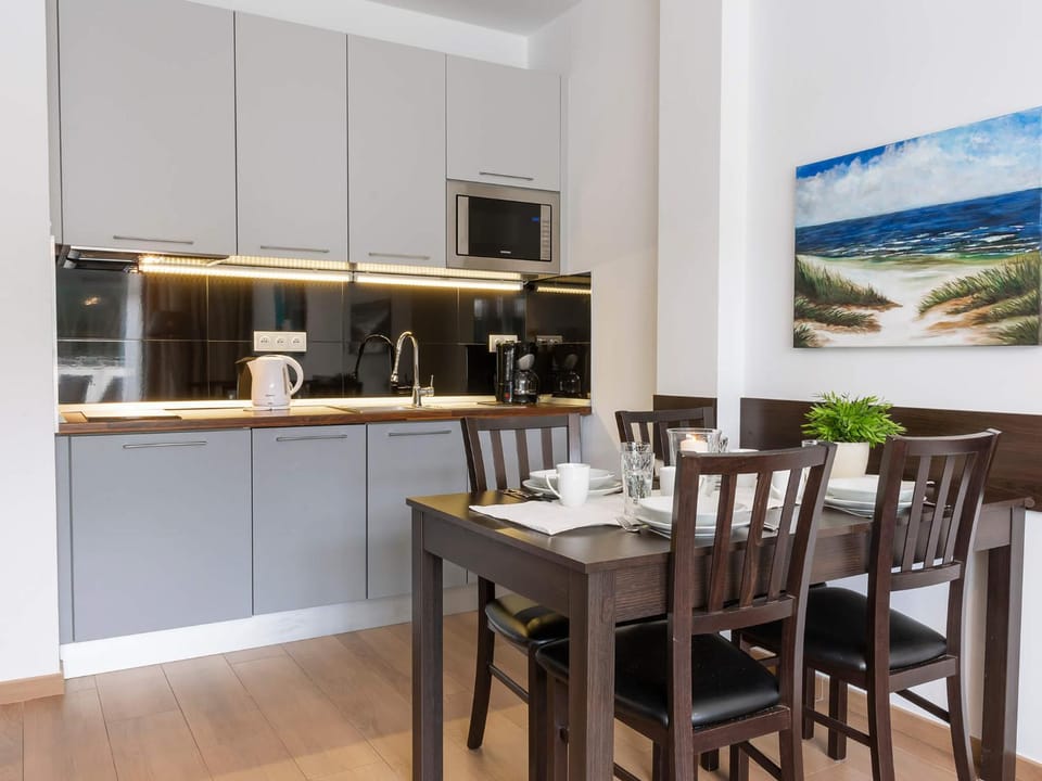 Coffee/tea facilities, Kitchen or kitchenette, Dining area