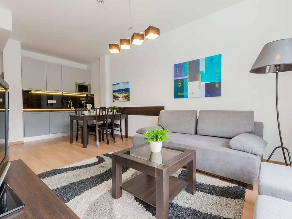 Kitchen or kitchenette, Living room, Seating area, Dining area