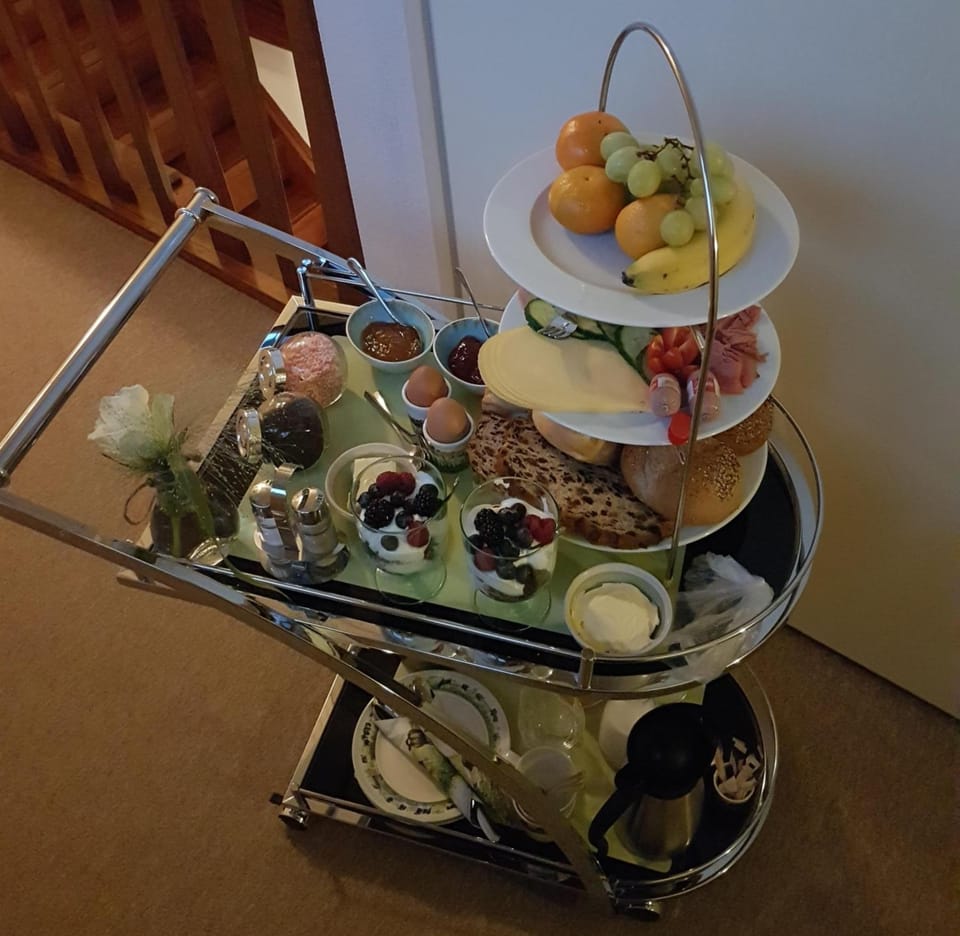 Food and drinks, Continental breakfast