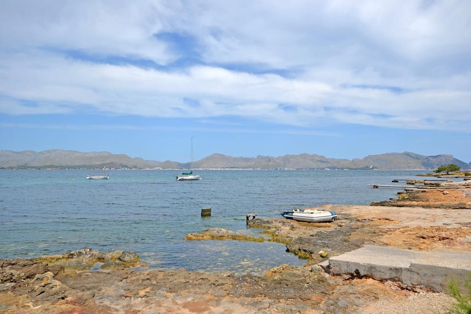 Nearby landmark, Neighbourhood, Natural landscape