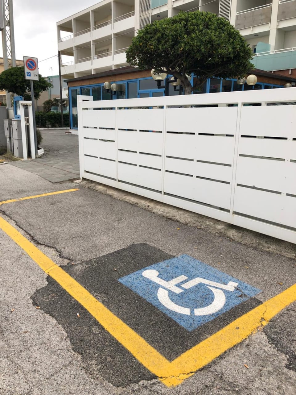 Property building, Facility for disabled guests, Parking, acessibility