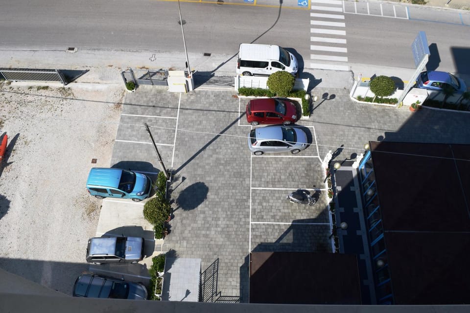 Day, Street view, Area and facilities, Parking