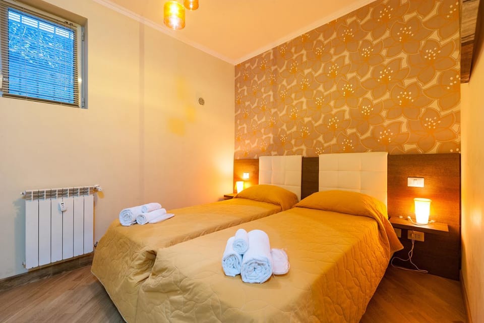 Bed, Photo of the whole room, Bedroom, internet, towels