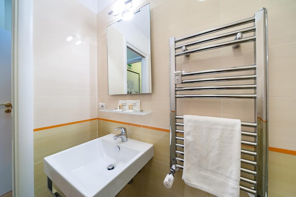 Bathroom, towels