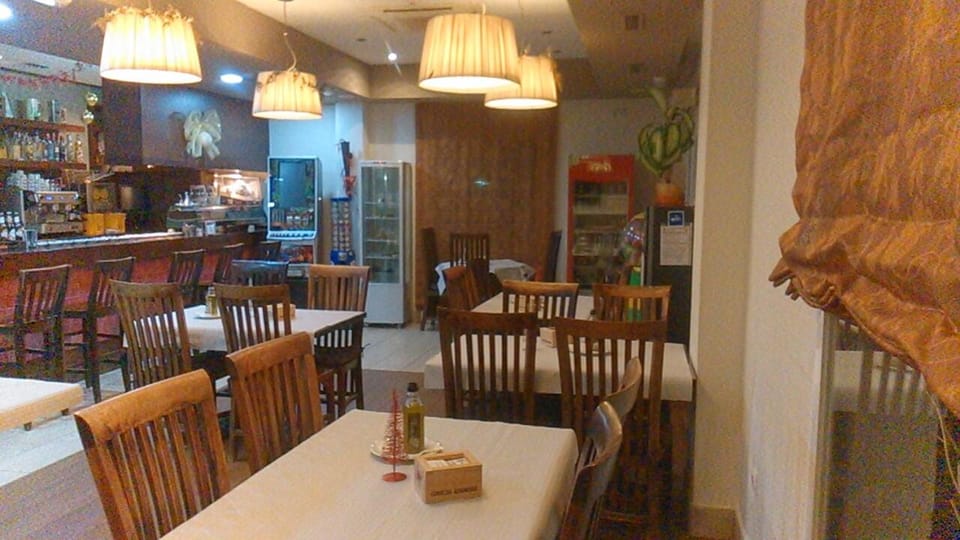 Restaurant/places to eat, Lounge or bar, Food, Drinks