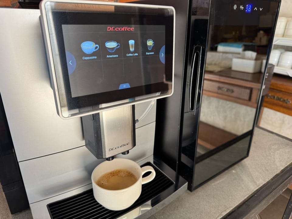 Coffee/tea facilities, Breakfast, minibar