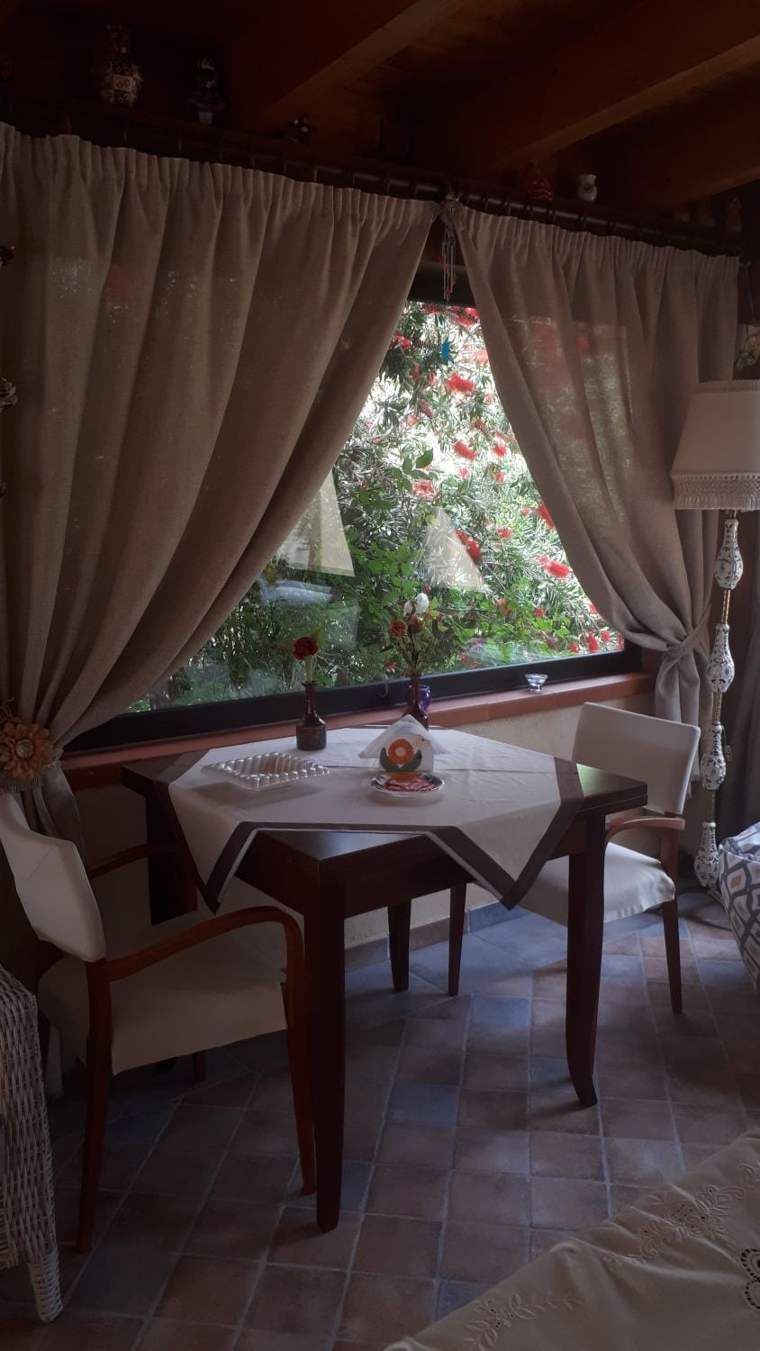 Dining area, Continental breakfast