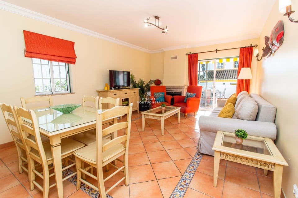Communal lounge/ TV room, Living room