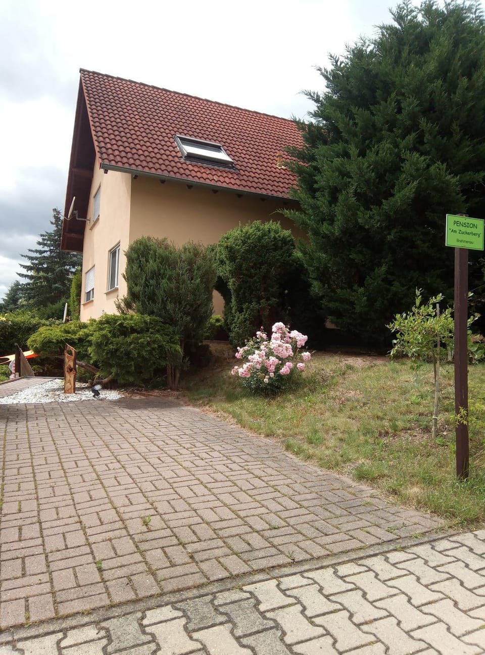 Facade/entrance